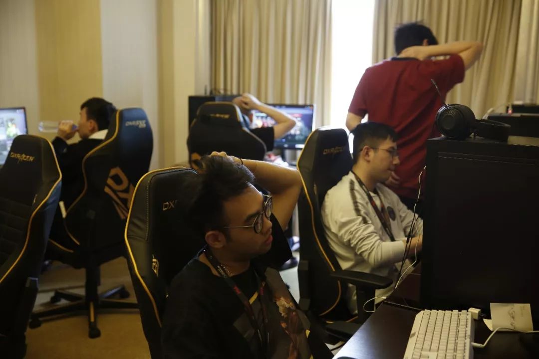 FURIA Esports 对阵 The MongolZ ，NAVI 将与 aurora 争夺 Thunderpick 世界冠军赛 2025 的季后赛名额