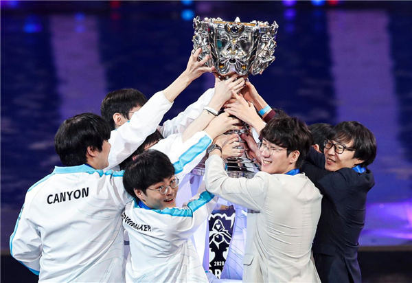 资讯绝地求生一键三连关注解锁更多新模式