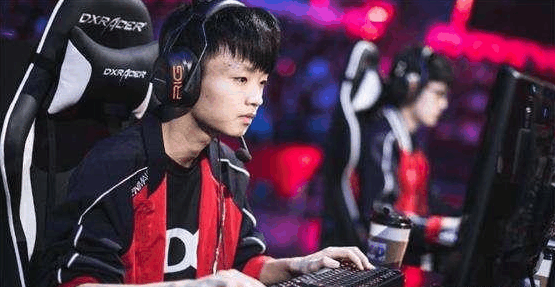 前 LPL 教练Hanyi批评 JD Gaming 教练 cvMax ：你可以BP我...！
